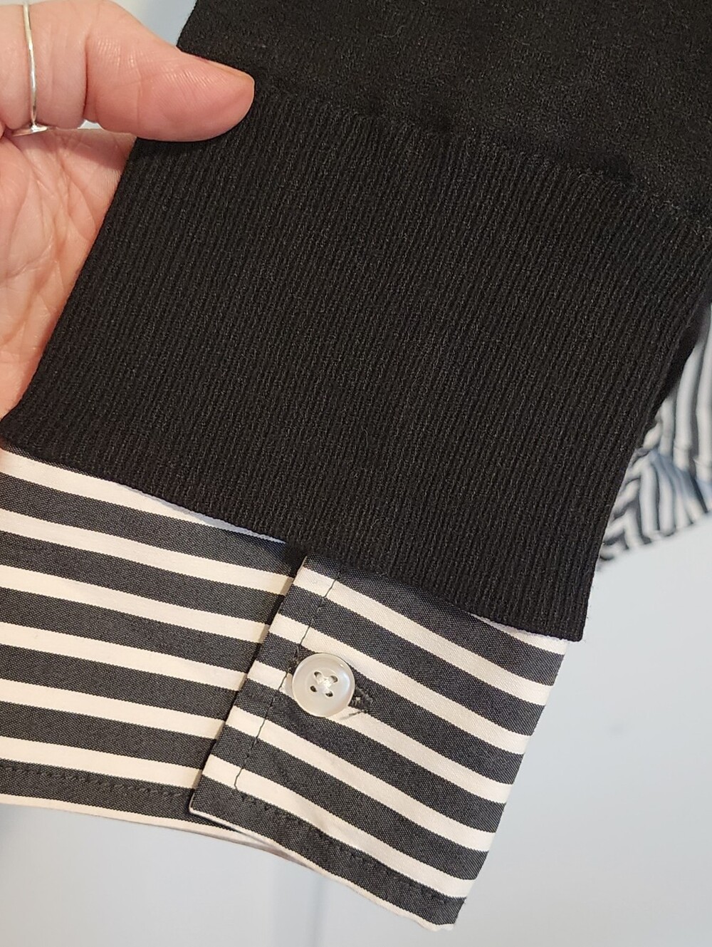CHICOS BUILT-IN SHIRT KNIT SWEATER CHICOS SIZE 1 US Medium Black & White EUC - Picture 5 of 9